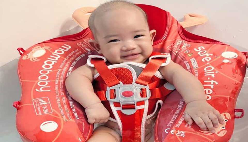 พาลูกว่ายน้ำ